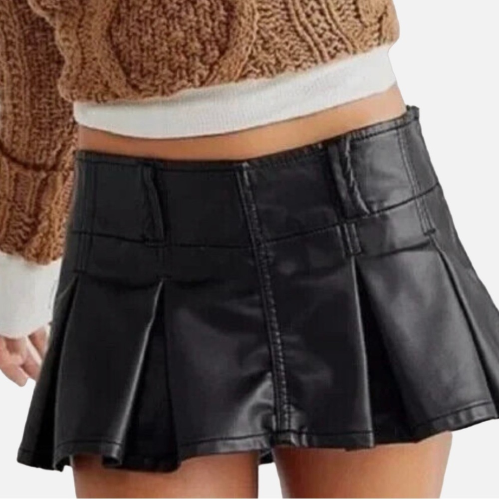 Free People Pleated Mini Faux Leather Skort SZ 6 Black